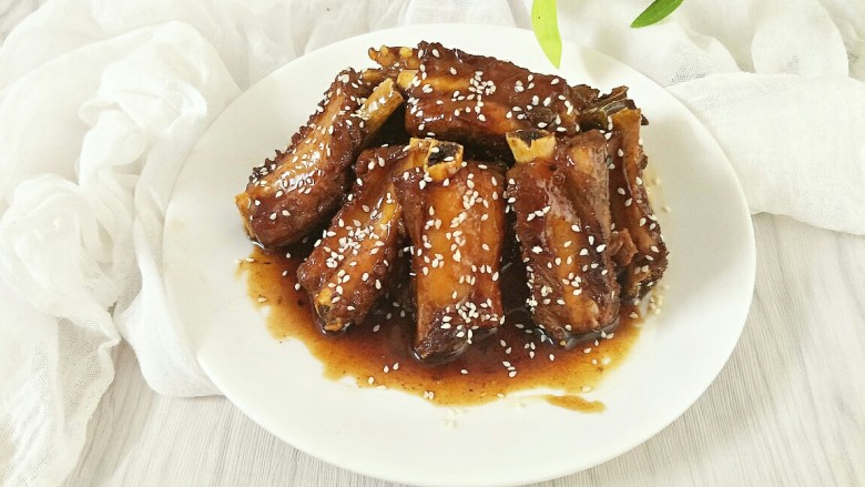 黑酱油+家常糖醋排骨,酸酸甜甜,非常下饭