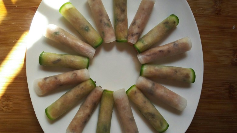 萝卜肉卷,用同样方法卷完全部(实际卷啦2盘)。