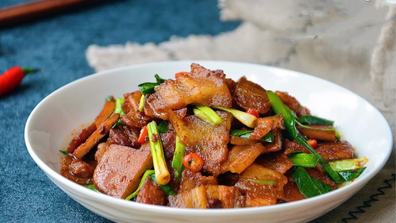 黑酱油+豆干炒肉,成品