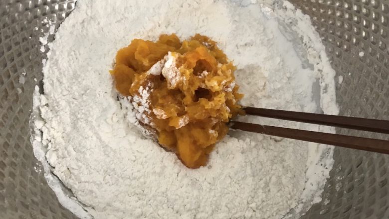 中式点心~蝴蝶馒头,加入南瓜泥