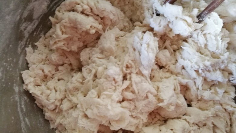 中式点心+钱袋白菜肉包,然后用筷子不停的搅拌,
