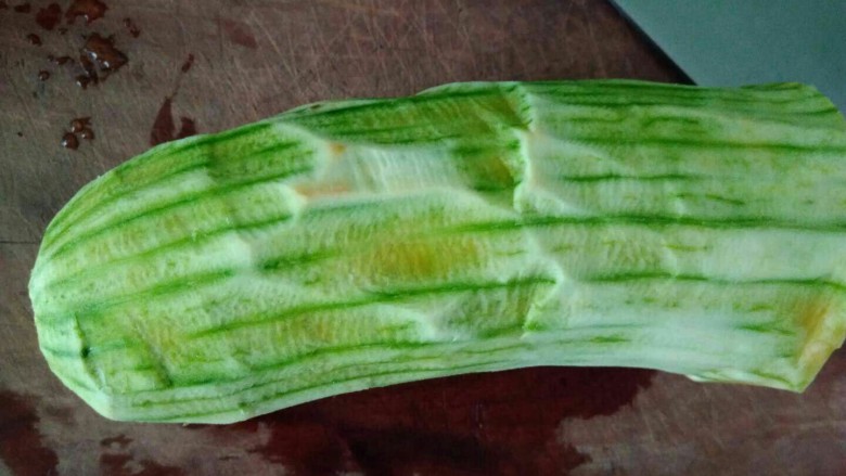 别样南瓜丝,南瓜削皮洗干净