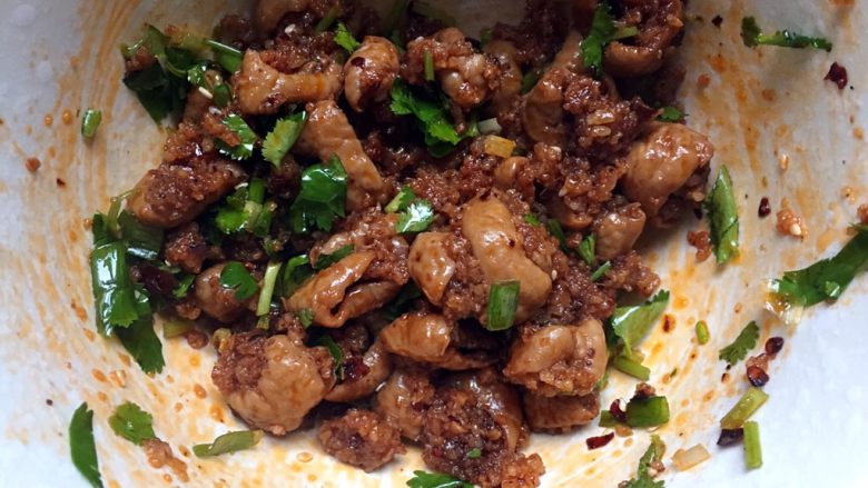 四川乐山名小吃—粉蒸肉卡饼,需要多少拌多少。