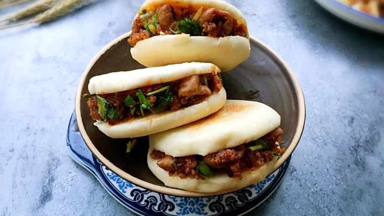 四川乐山名小吃—粉蒸肉卡饼,一口气吃两个不过瘾哈哈!