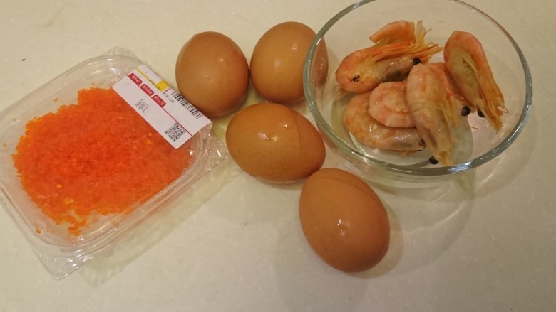 魚籽海鮮燒,食材就是這些,飛魚子、雞蛋、北極蝦