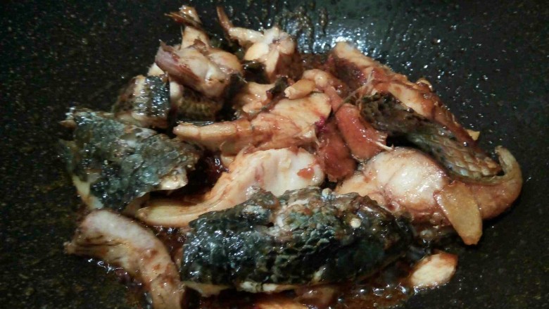 黑酱油#酱香鱼块#,<a style='color:red;display:inline-block;' href='/shicai/ 705'>豆瓣酱</a>一勺,就是喜欢这个酱香味