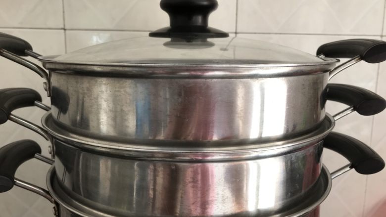 中式点心~红糖马拉糕(无油版),最后大火烧开蒸10分钟
注:小模具时间相对短如果换了大模具时间要适当延长哟