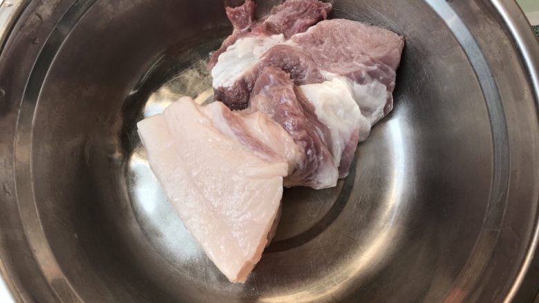 中式点心~四方饺子(不一样的饺子),<a style='color:red;display:inline-block;' href='/shicai/ 414'>猪肉</a>洗干净,我喜欢带点肥的,吃起来香,润不干柴