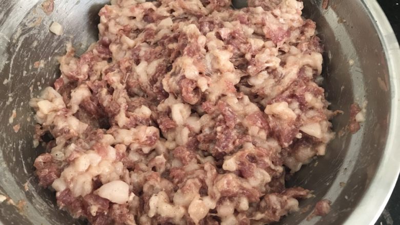 中式点心~四方饺子(不一样的饺子),快度多搅一会,有点起胶的样子
