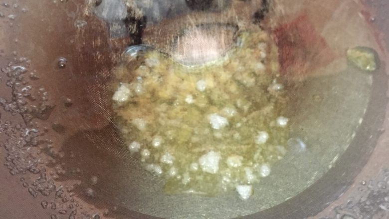 吮指香卤鸡爪,要注意火候,不要烧糊了.