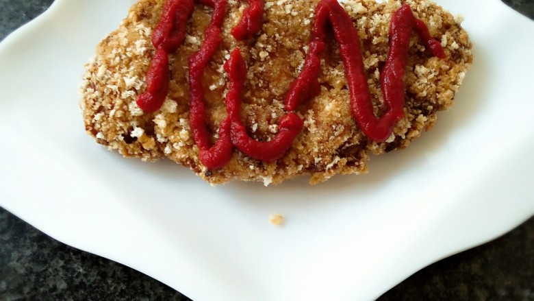 新派大鸡排,挤上<a style='color:red;display:inline-block;' href='/shicai/ 699'>番茄酱</a>,也很美味哦!