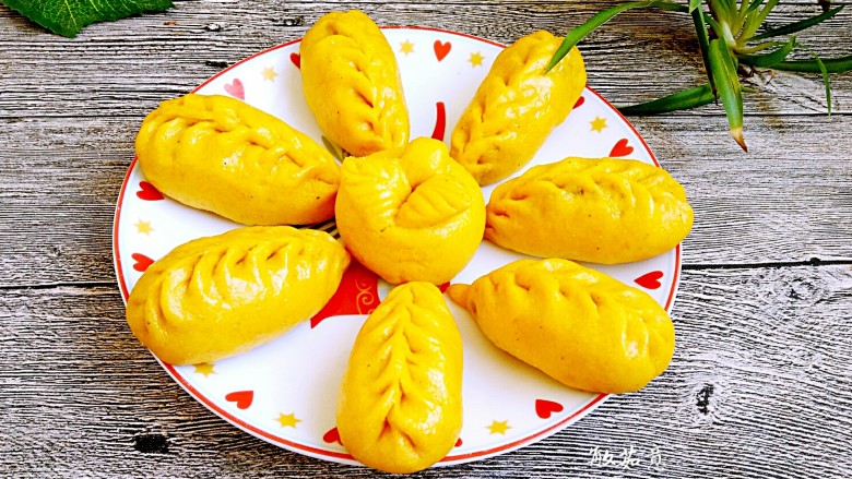 中式面点+南瓜豆沙包,南瓜<a style='color:red;display:inline-block;' href='/shicai/ 6517'>豆沙</a>包:成品图
敏茹意作品