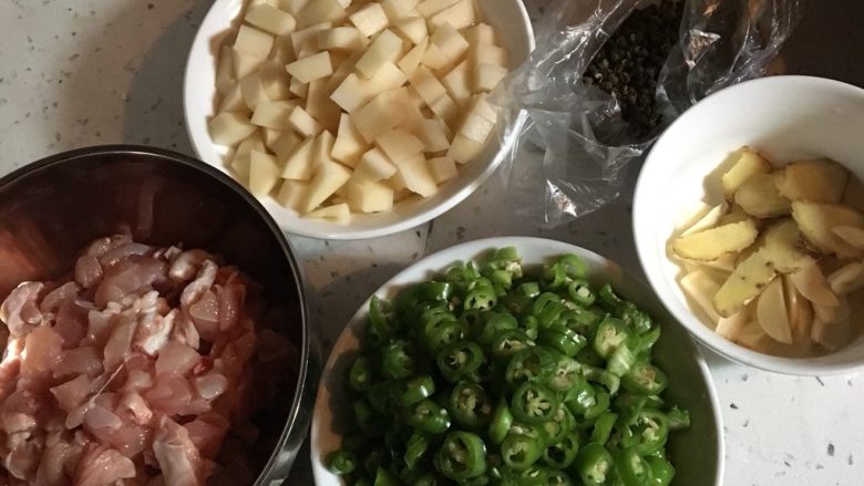 麻辣鸡丁,食材都准备好啦