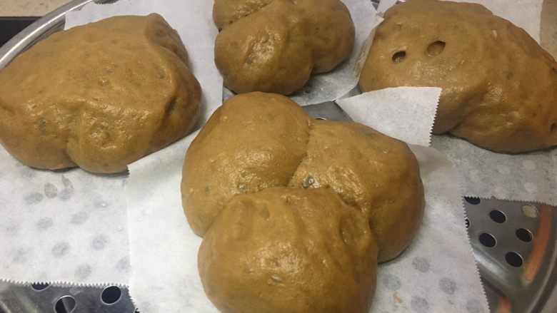 红糖馒头(一次性发酵),大火蒸15分钟,在焖2分钟后出锅