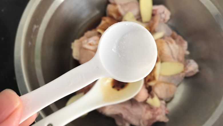 黑酱油~黑椒蜜汁鸡翅根,盐少许