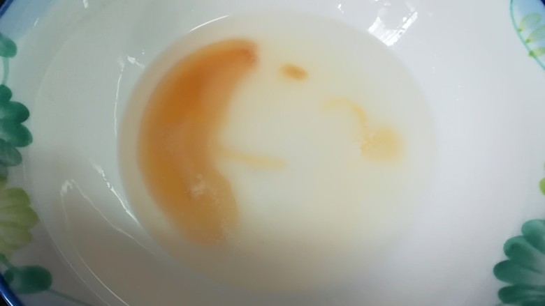 云腿月饼,将饼皮中的<a style='color:red;display:inline-block;' href='/shicai/ 865'>蜂蜜</a>,砂糖,臭粉,小苏打,冷水,混合
