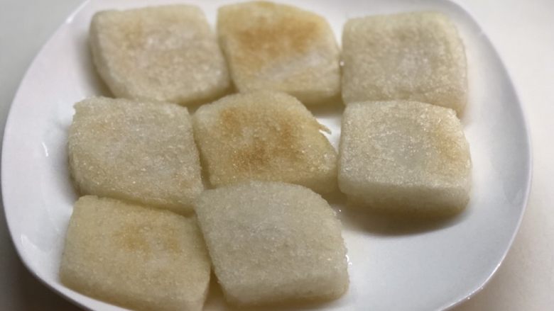 桂花糖年糕,至两面微黄,起锅备用