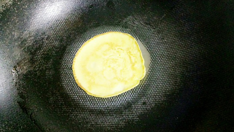 奶香玉米饼,两面金黄后出锅,继续做下面的
