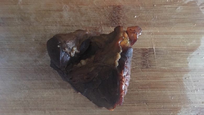 懒人版高压锅卤牛肉,最后切片即可,汤汁可以下面哦,超香。