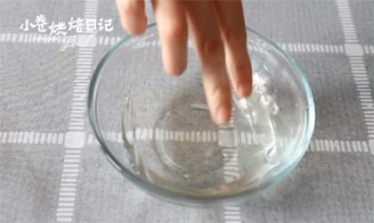 把你捧在手上:小小玻璃罐中的丰富滋味,吉利丁片泡水软化。