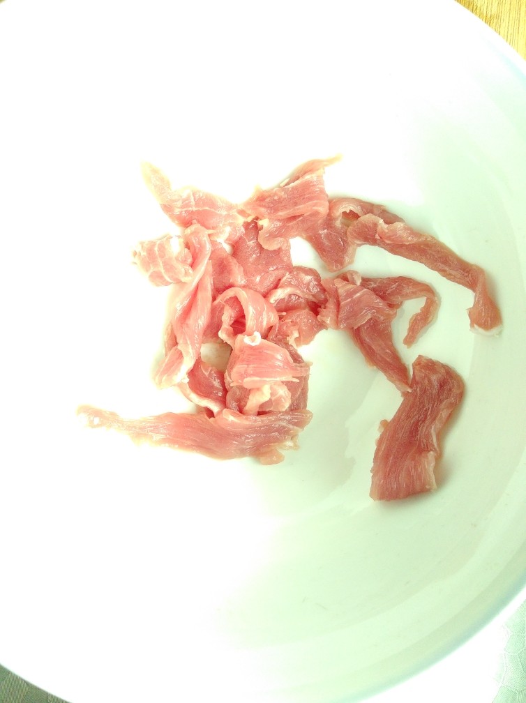 水煮肉片,<a style='color:red;display:inline-block;' href='/shicai/ 4430'>里脊肉</a>切片