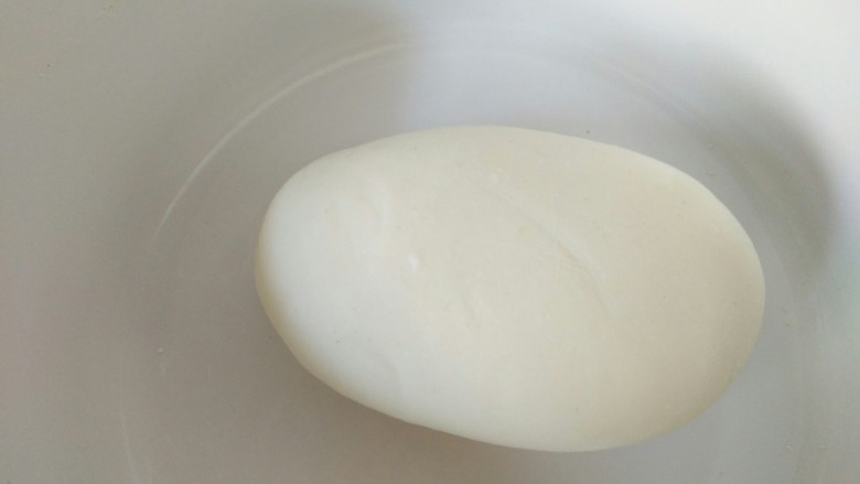麦穗饺子,揉成软硬适度的面团,盖盖子醒面20分钟