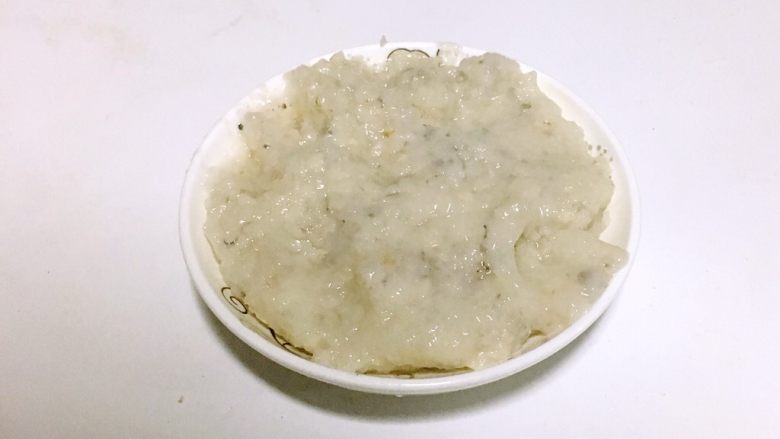 宝宝辅食之虾仁莲藕蛋卷,搅拌好的虾仁如上图