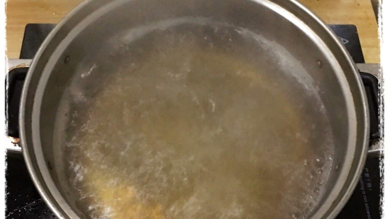 DIY 美味橘片爽,大火烧开至黄冰糖完全融化