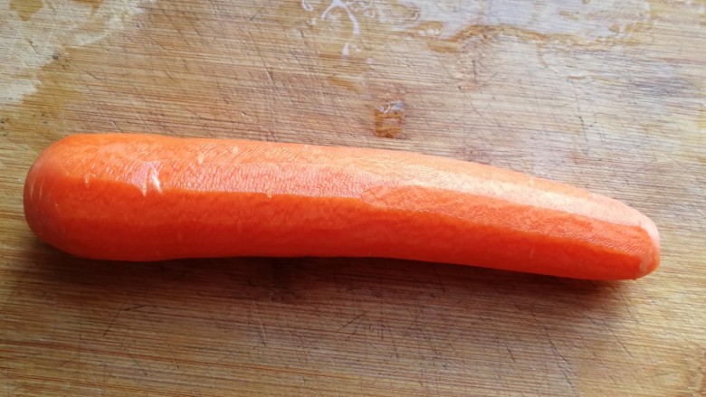 胡萝卜丝炒豆腐皮,<a style='color:red;display:inline-block;' href='/shicai/ 25'>胡萝卜</a>一根洗净去皮,不去皮也可以;