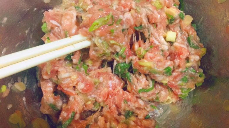 马卡龙色 高颜值汤饺系列@@
猪肉大葱馅●麦穗饺,最后可以拉丝,很长很长。肉比较均匀,嫩嫩的绵绵的就对了。