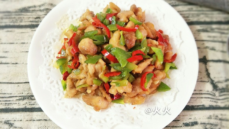 蒜香鸡腿肉,盛出装盘