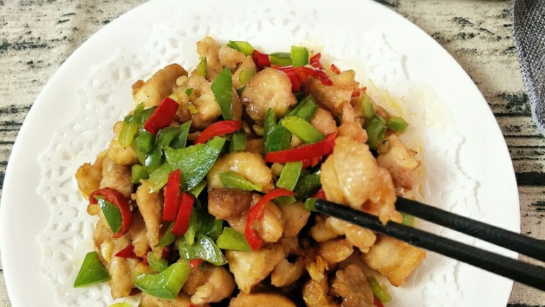 蒜香鸡腿肉,蒜香浓郁,非常好的下酒菜