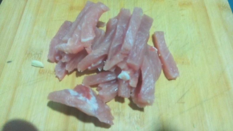 糖醋 里脊,里脊肉切成0.5见方的肉条