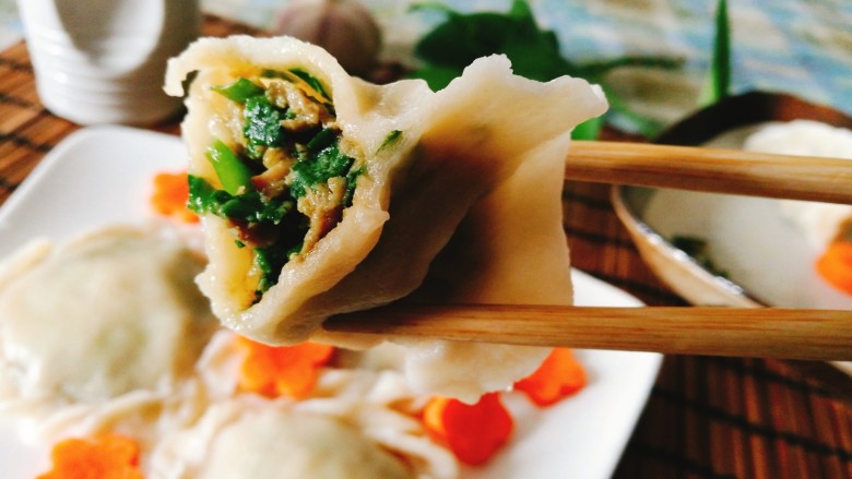 太阳花饺子,咬一口 有汤汁呦 香香哒