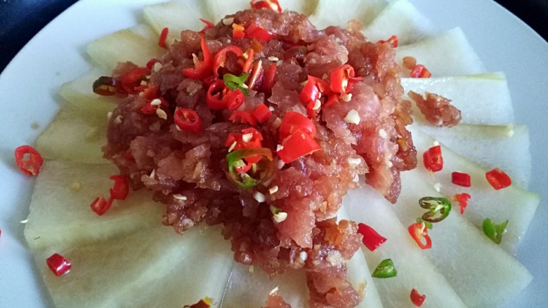 蚝油肉末冬瓜(微辣),入蒸锅,中火10分钟左右