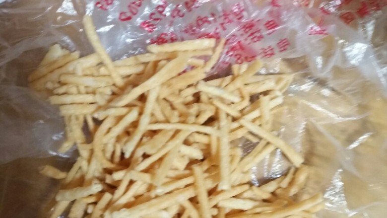 立冬超香的素白菜馅饺子,我家有剩撒子,没有可以用油条,排叉,或者不放,但是放了确实特别出味和好吃,把撒子赶碎加入馅里