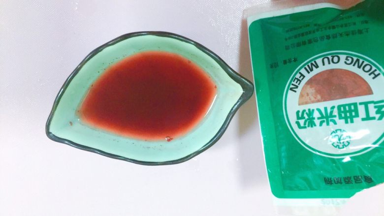 浪漫樱花●椰奶草莓双色双味布丁@@小白快手秒成,溶解之后的颜色是暗红色的,像这样呢