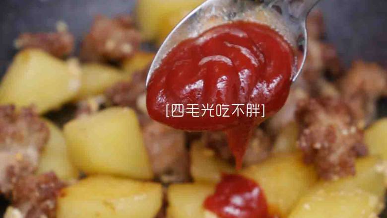 荔枝肉,加入2勺左右的<a style='color:red;display:inline-block;' href='/shicai/ 699'>番茄酱</a>;