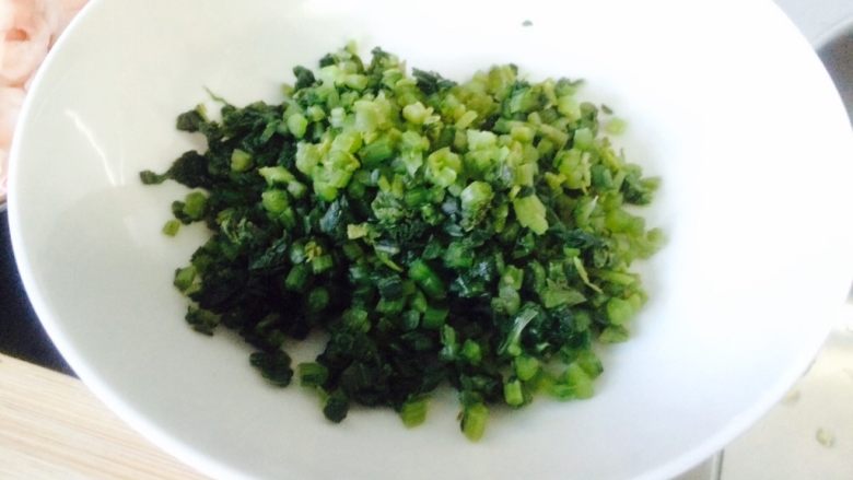 弟弟家的雪菜—雪菜口菇与肉片,<a style='color:red;display:inline-block;' href='/shicai/ 190'>雪菜</a>提前泡一下,切碎,备用。