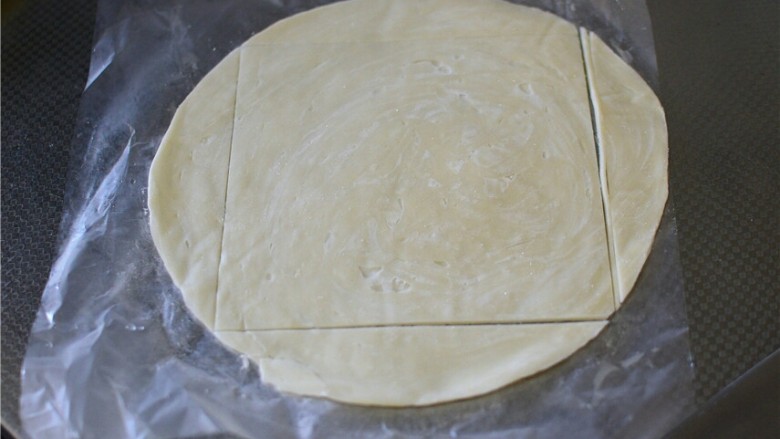 香蕉派,每张饼都切掉边缘,变成正方形