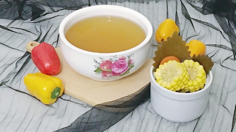 宝宝辅食:蔬菜高汤,熬好的蔬菜汤 汤汁和蔬菜分离过滤