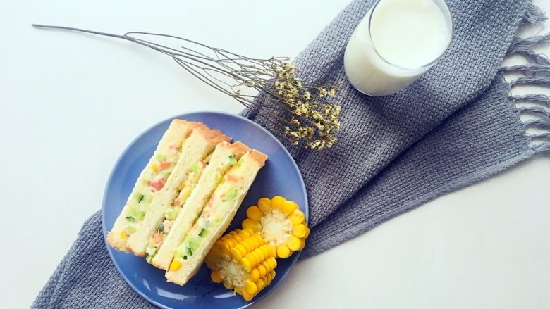 土豆泥三明治,再来一杯热热的牛奶🥛，营养健康……