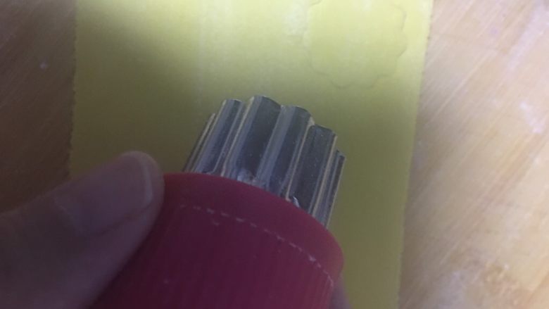 简单蝴蝶面,取模具,一压一压的开始制作