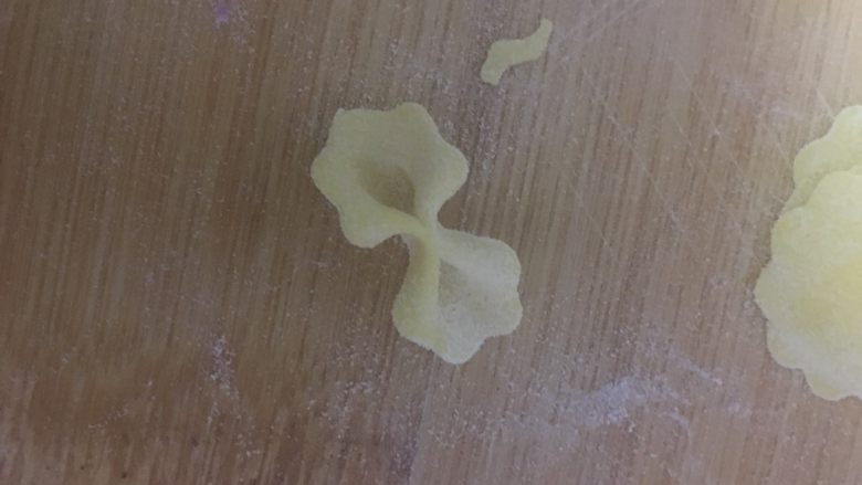 简单蝴蝶面,叮当,出来了,一个小小的蝴蝶面出现啦……