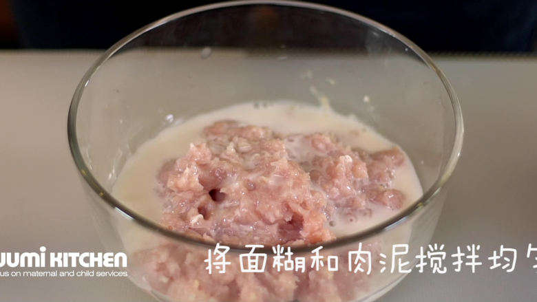 宝宝版午餐肉,面糊和肉泥搅拌均匀至上劲