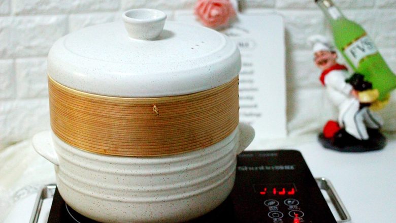 吃掉一朵花+萝卜丝柳叶包&清炖红蟹鱼汤,大火煮沸后、进行蒸10分钟即可