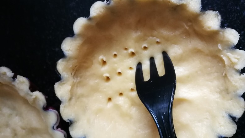 甘纳许mini派,用叉子插点印子,