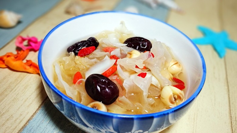 <span style="color:red">百</span><span style="color:red">合</span><span style="color:red">莲子</span><span style="color:red">银耳</span><span style="color:red">羹</span>