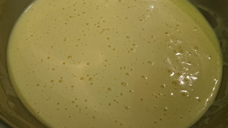 銅鑼燒,醒好的面糊,使用前用大勺輕輕的在表面滑一滑,去掉表面氣泡。