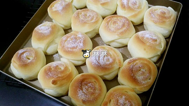 玫瑰面包,完成,晾凉至手温密封保存。